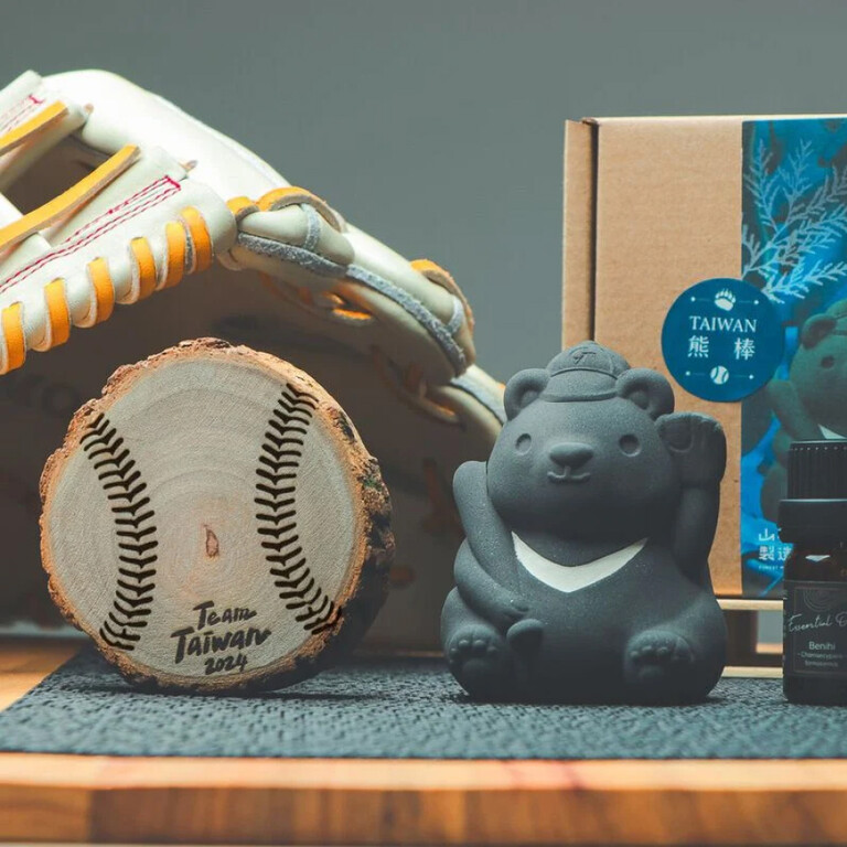 REWOOD木酢達人 【黑熊森林復育計畫】TAIWAN熊棒－台灣黑熊竹炭擴香石禮盒